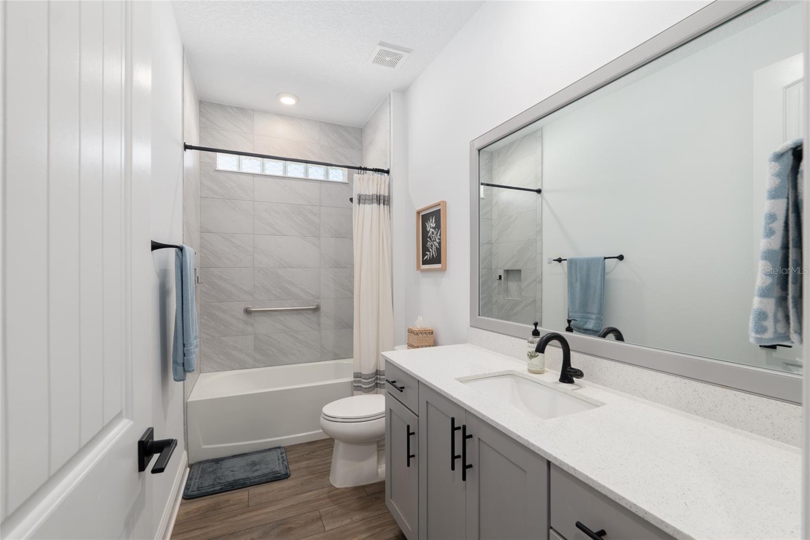 ON TOP OF THE WORLD - Residential