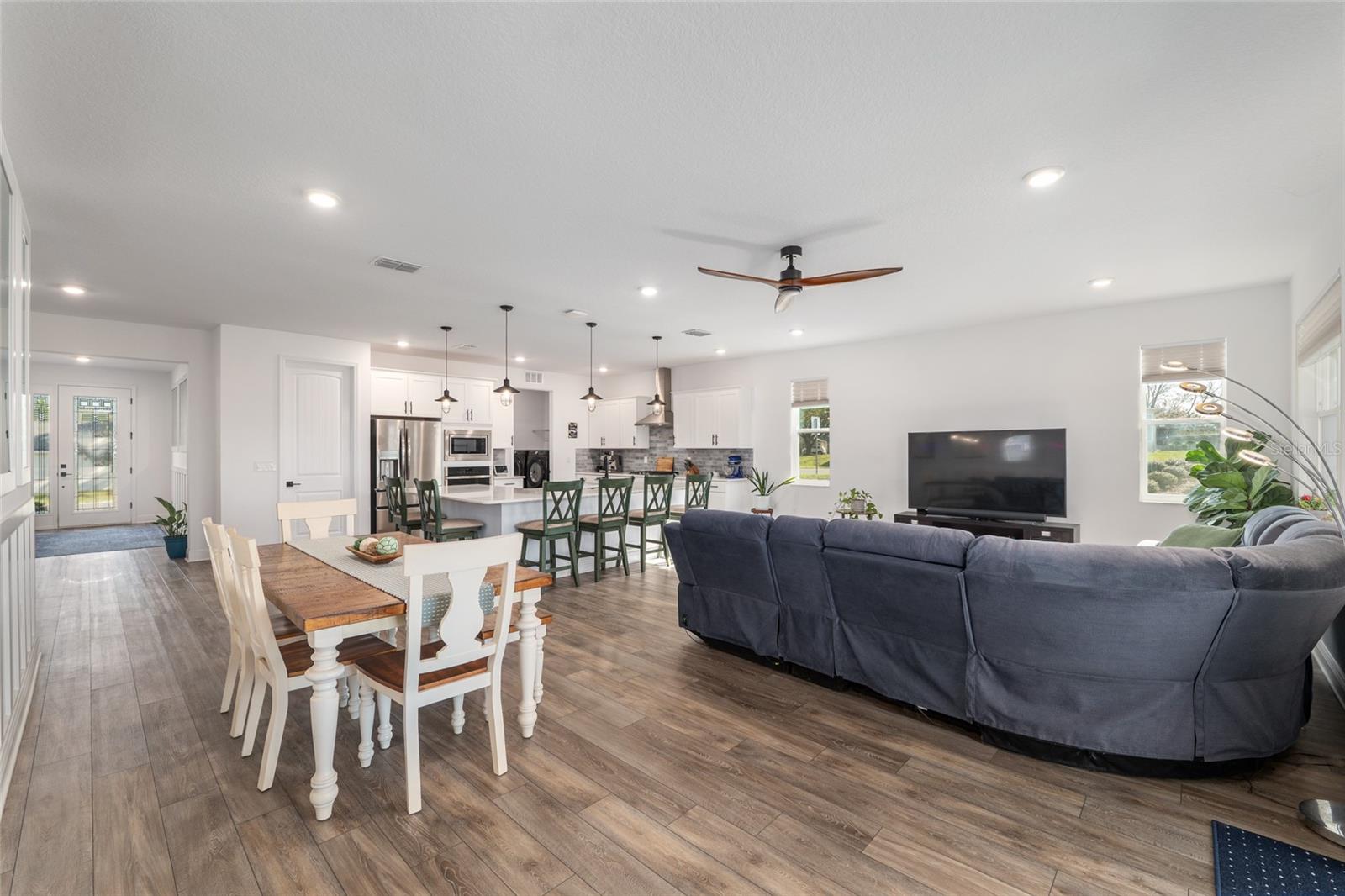 ON TOP OF THE WORLD - Residential