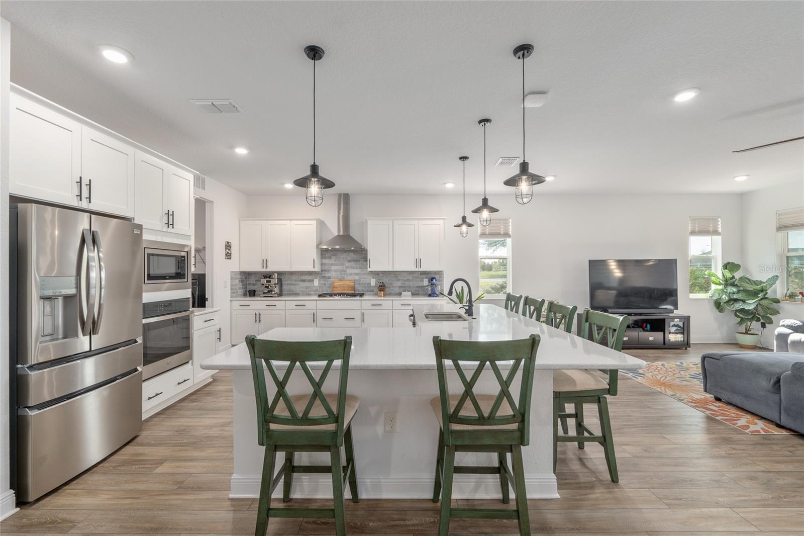 ON TOP OF THE WORLD - Residential