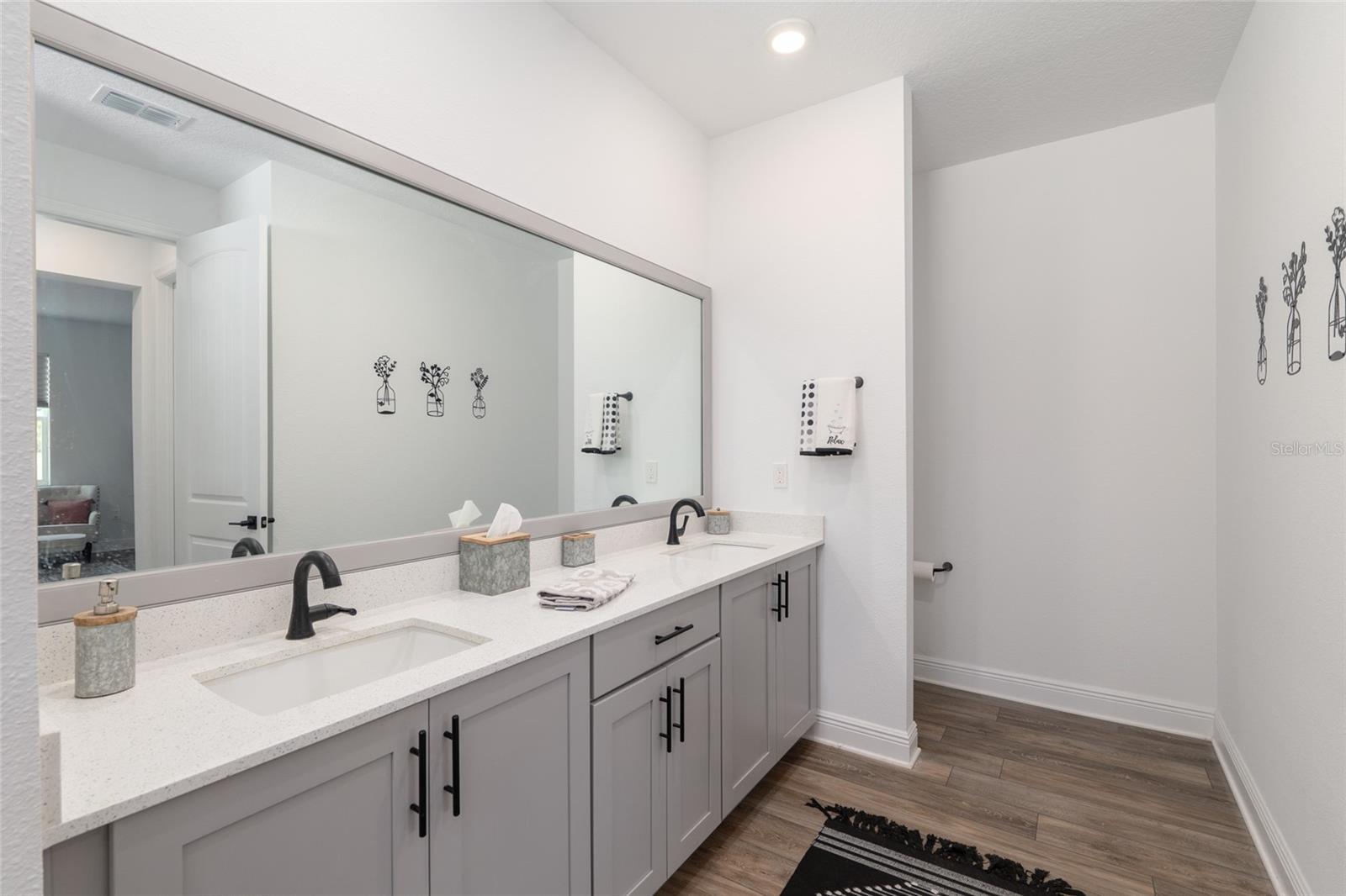 ON TOP OF THE WORLD - Residential