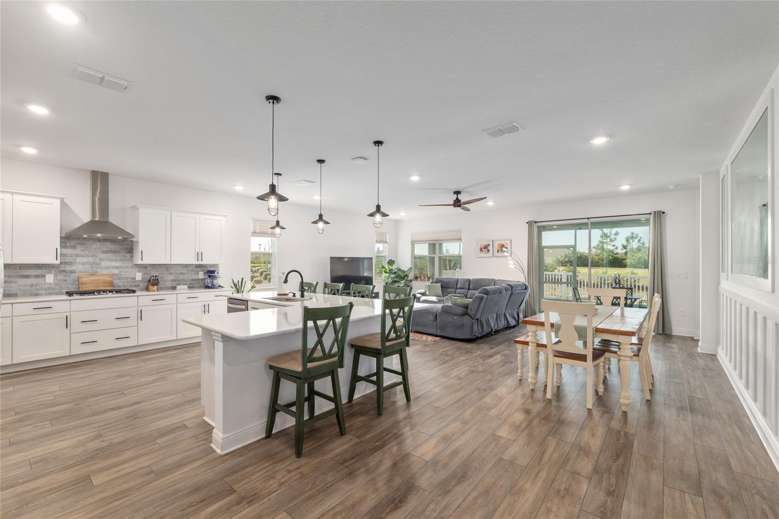 ON TOP OF THE WORLD - Residential