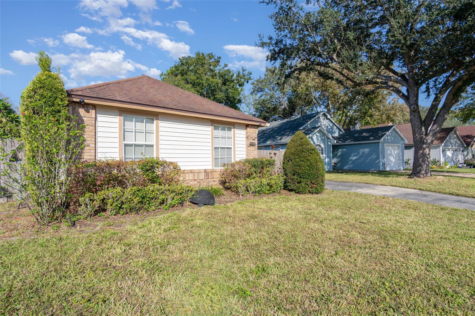HIDDEN LAKE - Residential