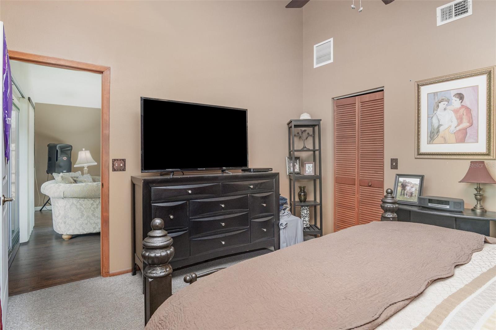 HIDDEN LAKE - Residential