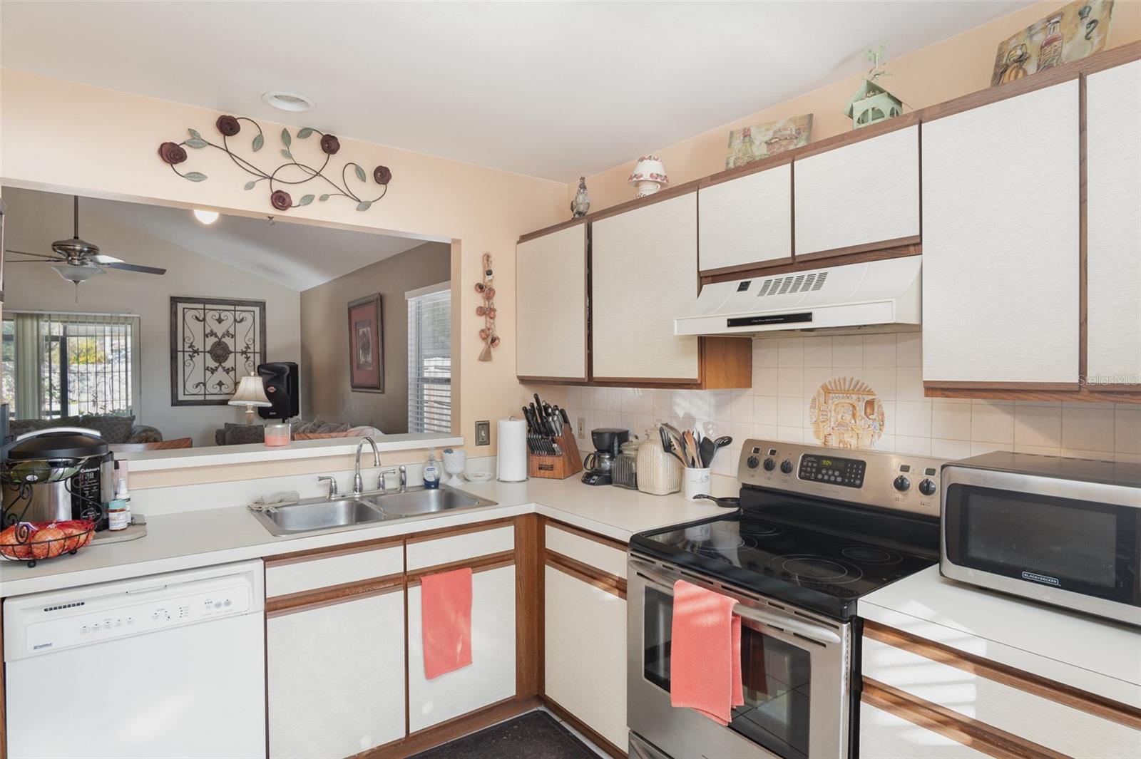 HIDDEN LAKE - Residential