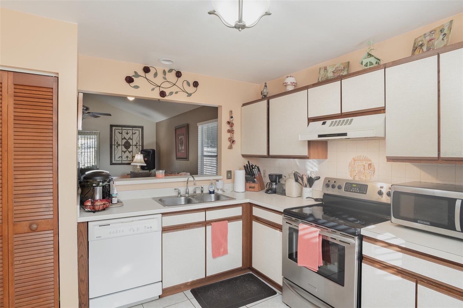 HIDDEN LAKE - Residential