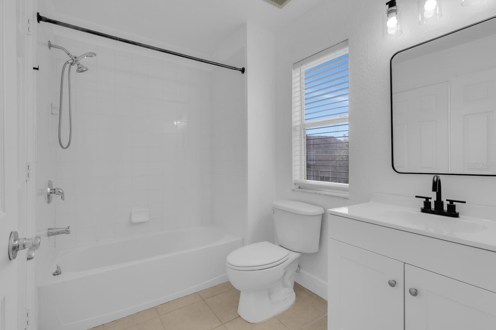 DUNWOODY COMMONS PH 2 - Residential Lease