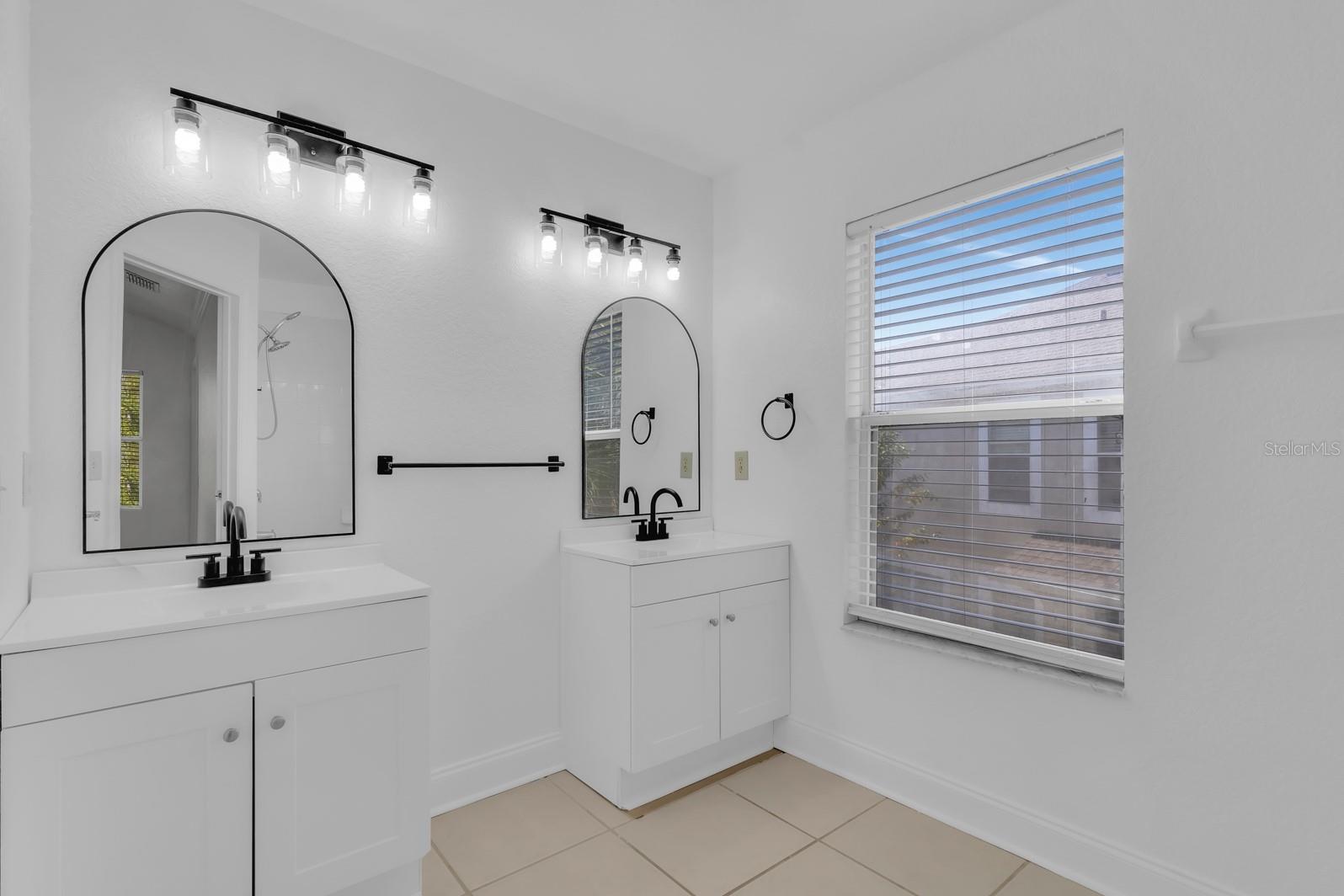 DUNWOODY COMMONS PH 2 - Residential Lease