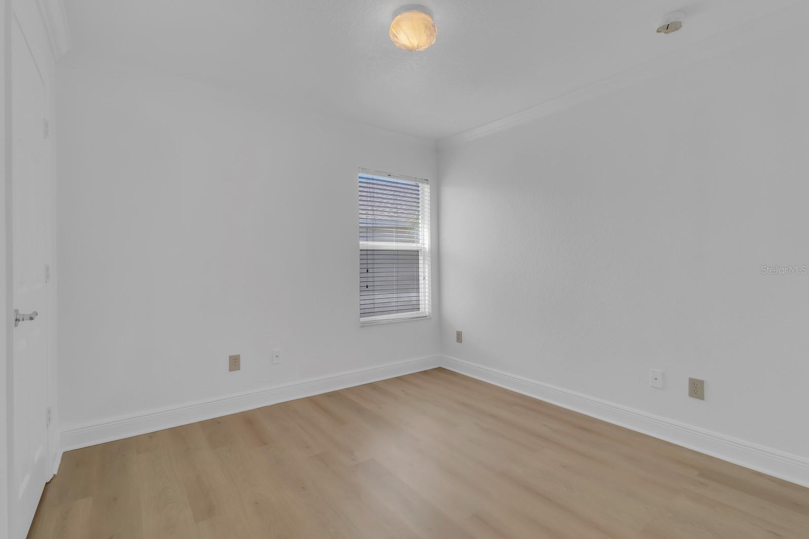 DUNWOODY COMMONS PH 2 - Residential Lease