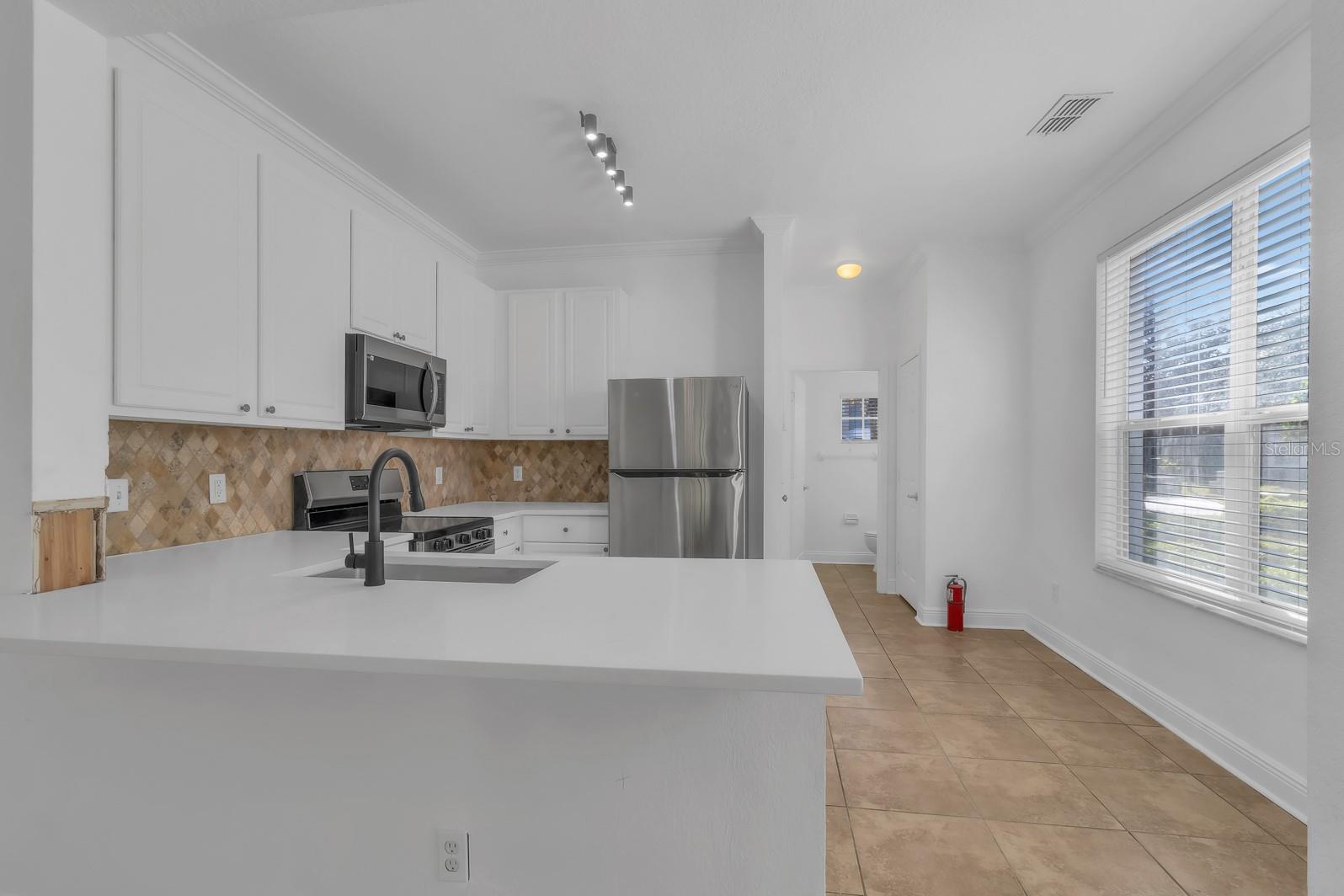 DUNWOODY COMMONS PH 2 - Residential Lease