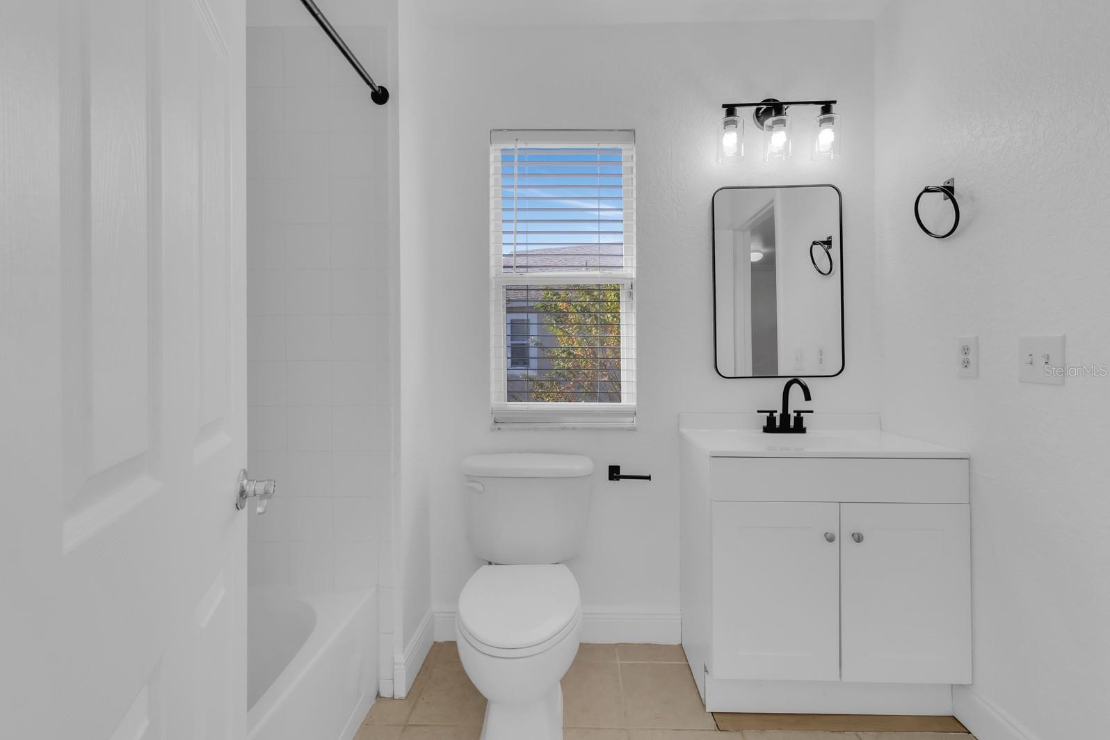 DUNWOODY COMMONS PH 2 - Residential Lease