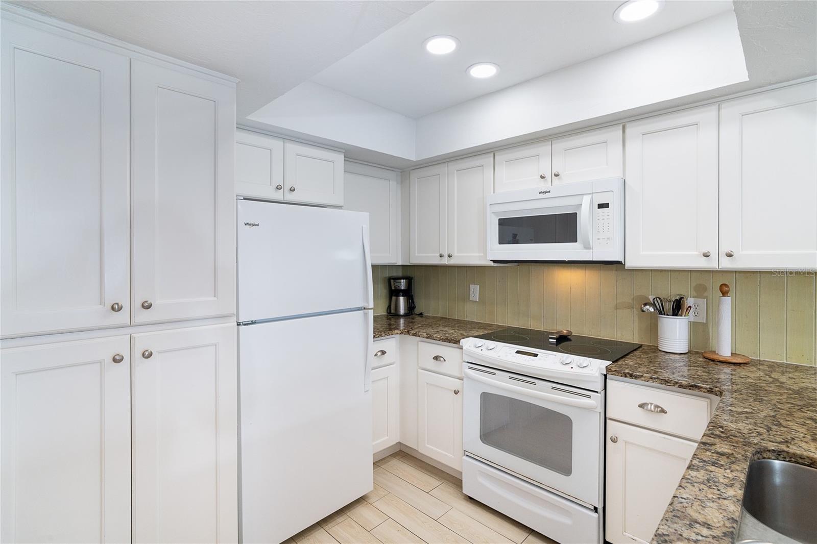 COLONY DON PEDRO PH 04 - Residential