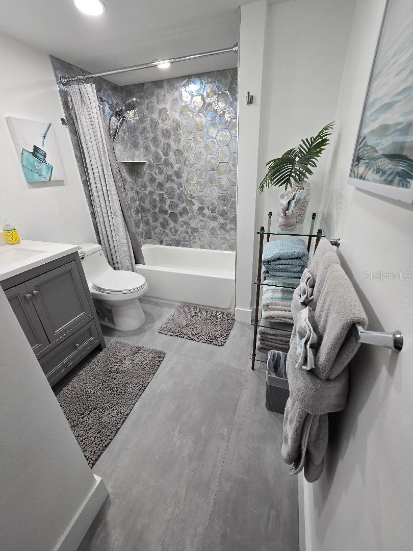 CONTINENTAL TOWERS INC CONDO - Residential