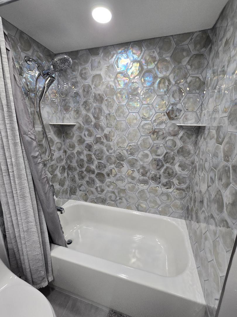 CONTINENTAL TOWERS INC CONDO - Residential