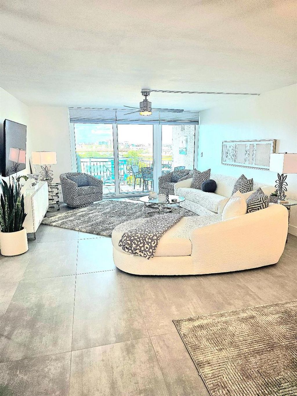 Photo of 675 S Gulfview Boulevard #505, Clearwater Beach, FL 33767 (MLS # TB8502122)