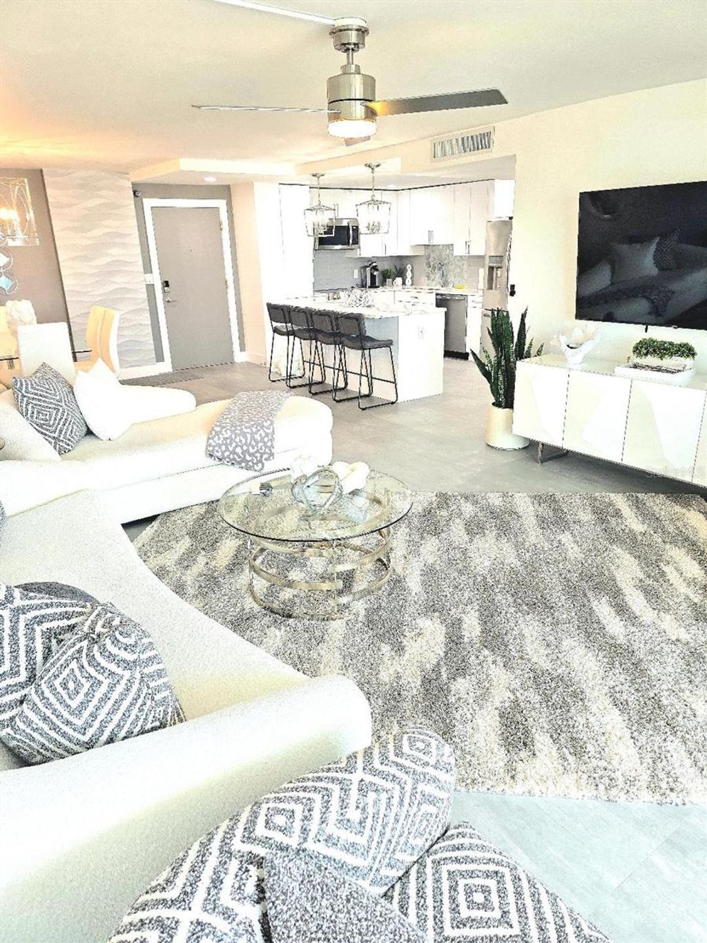 Photo of 675 S Gulfview Boulevard #505, Clearwater Beach, FL 33767 (MLS # TB8502122)