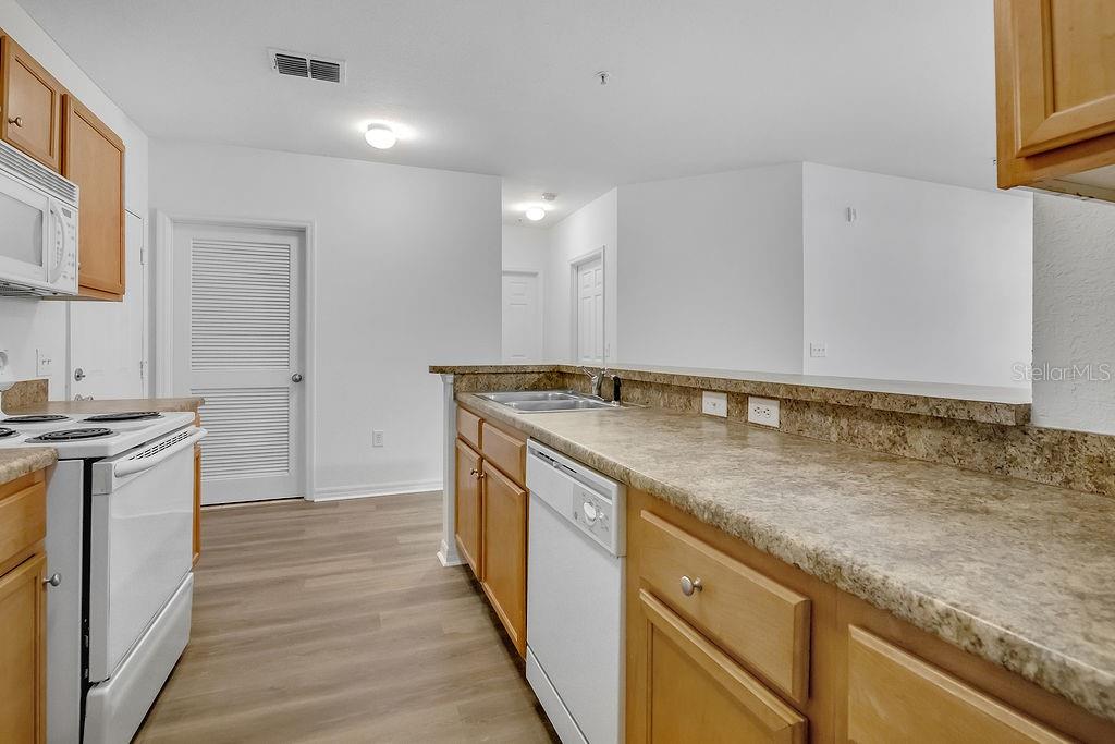 REGISTRY/MICHIGAN PARK CONDO - Residential