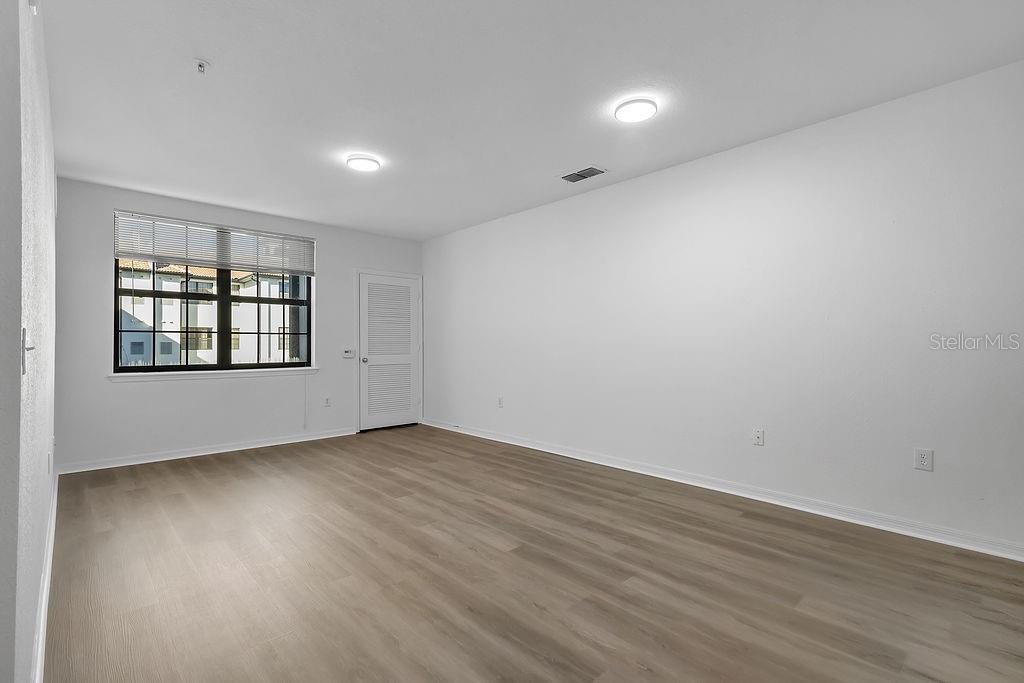 REGISTRY/MICHIGAN PARK CONDO - Residential