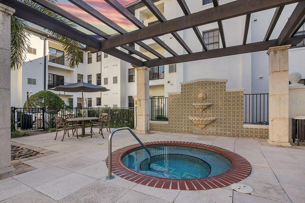 REGISTRY/MICHIGAN PARK CONDO - Residential