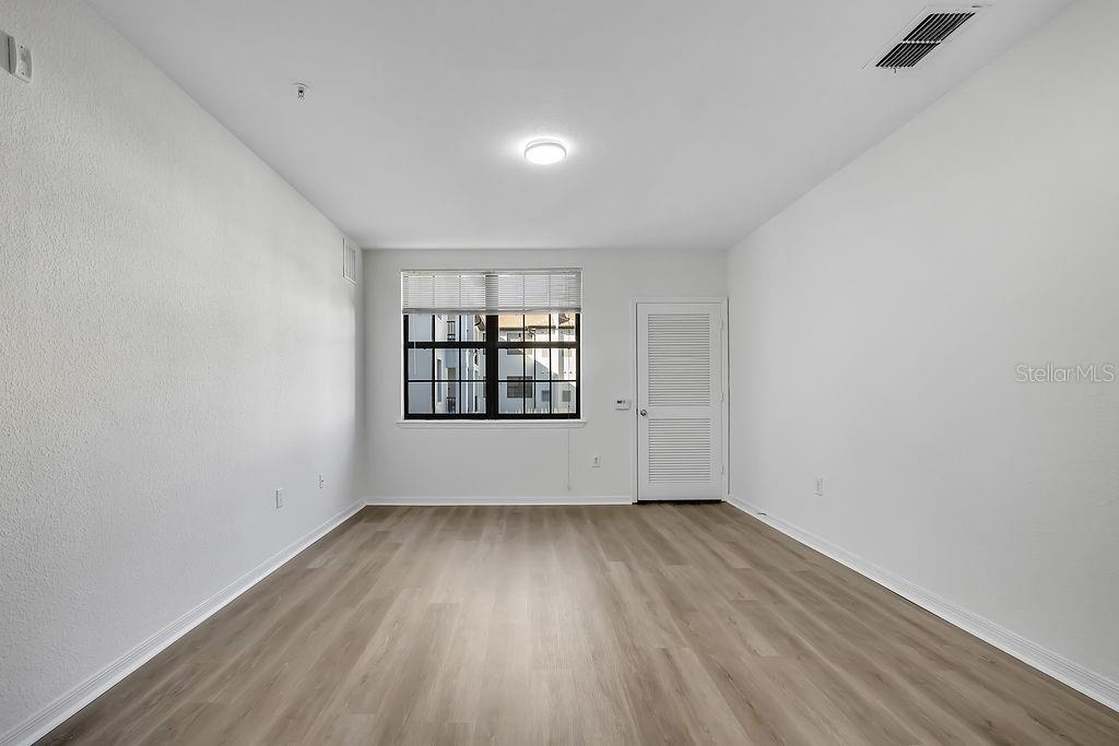 REGISTRY/MICHIGAN PARK CONDO - Residential