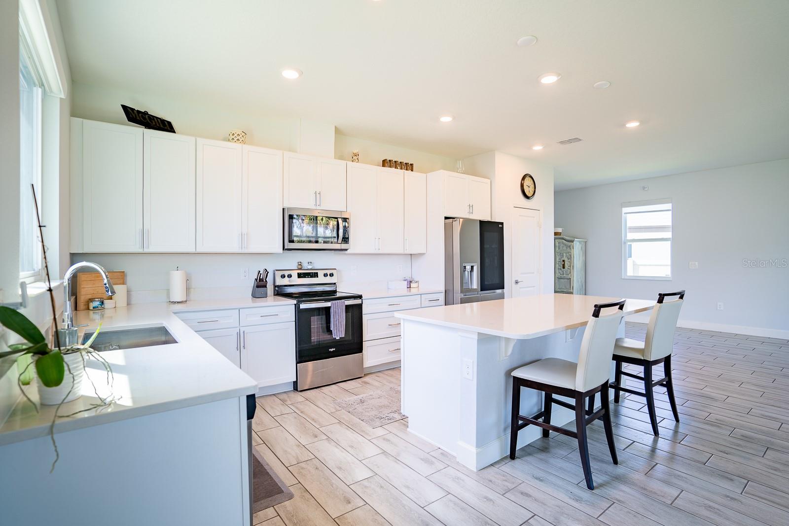 1011 OVERLOOK CT