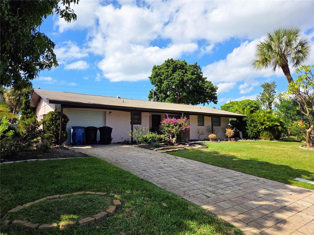 Photo of 5141 38th Street S, St Petersburg, FL 33711 (MLS # TB8442597)