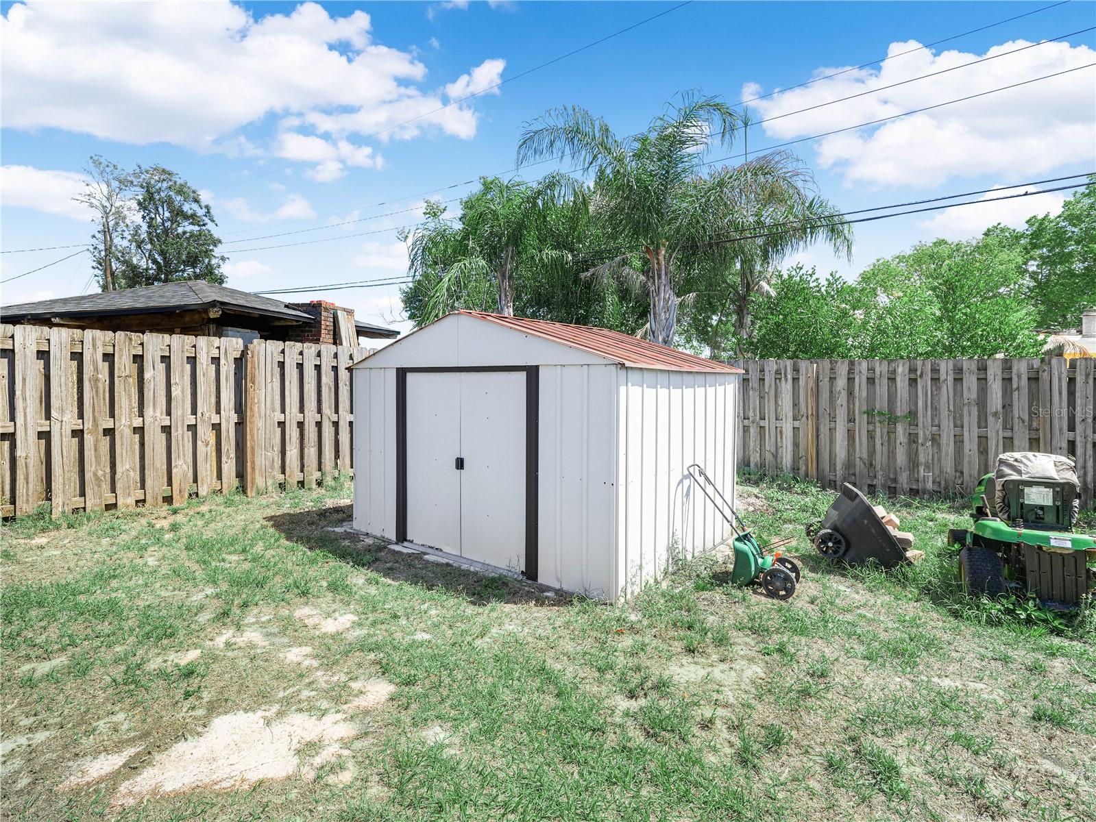 WOODLAND HILLS - Residential