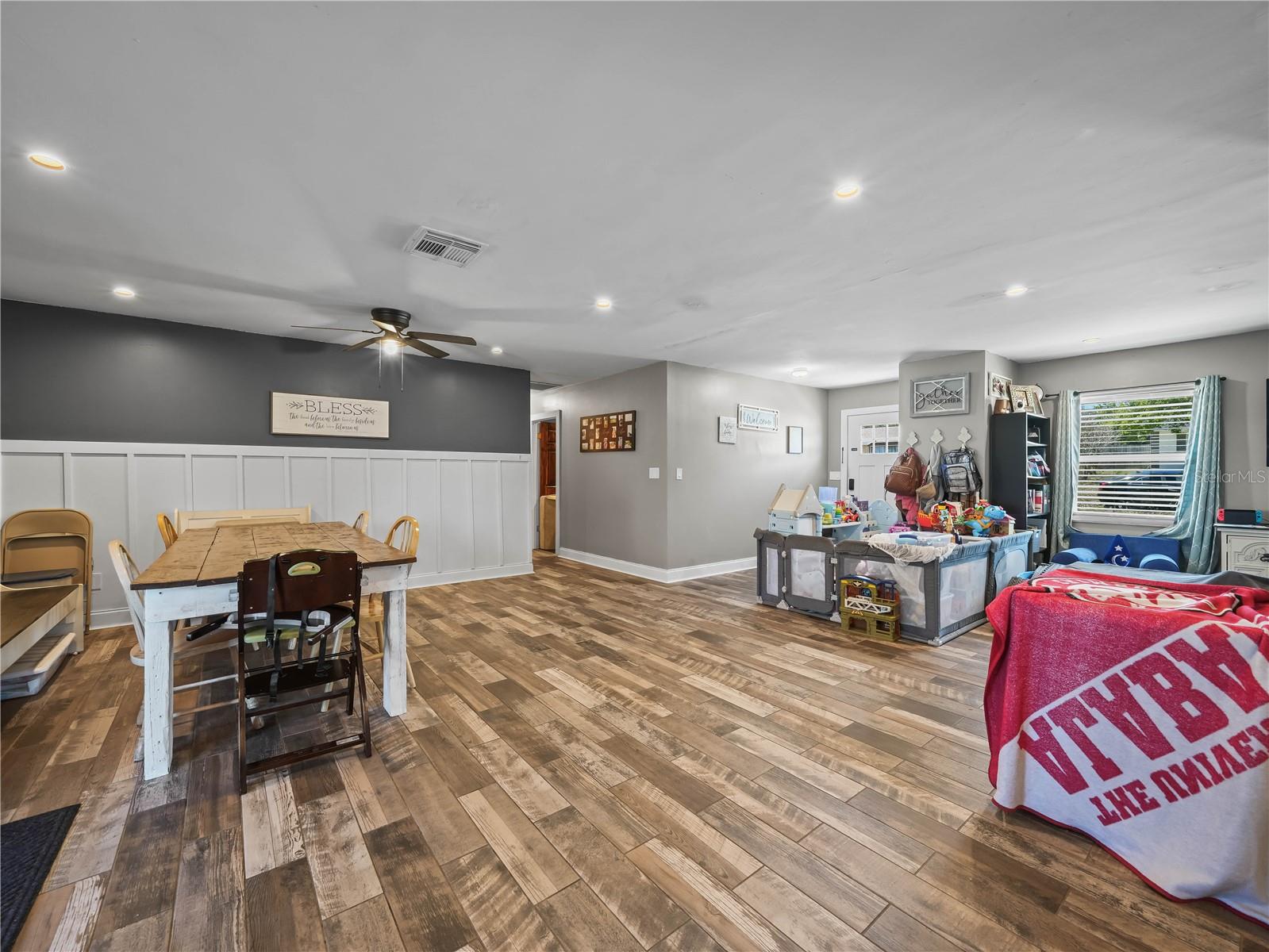 WOODLAND HILLS - Residential