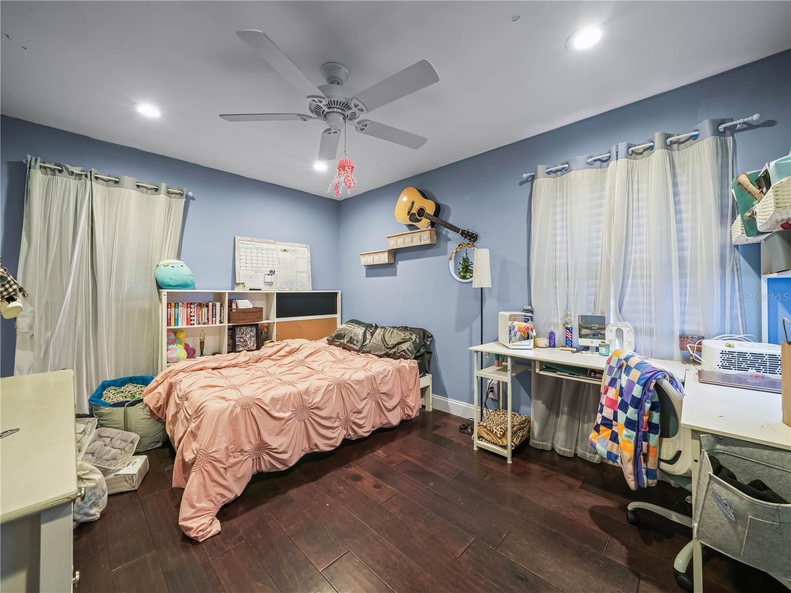 WOODLAND HILLS - Residential