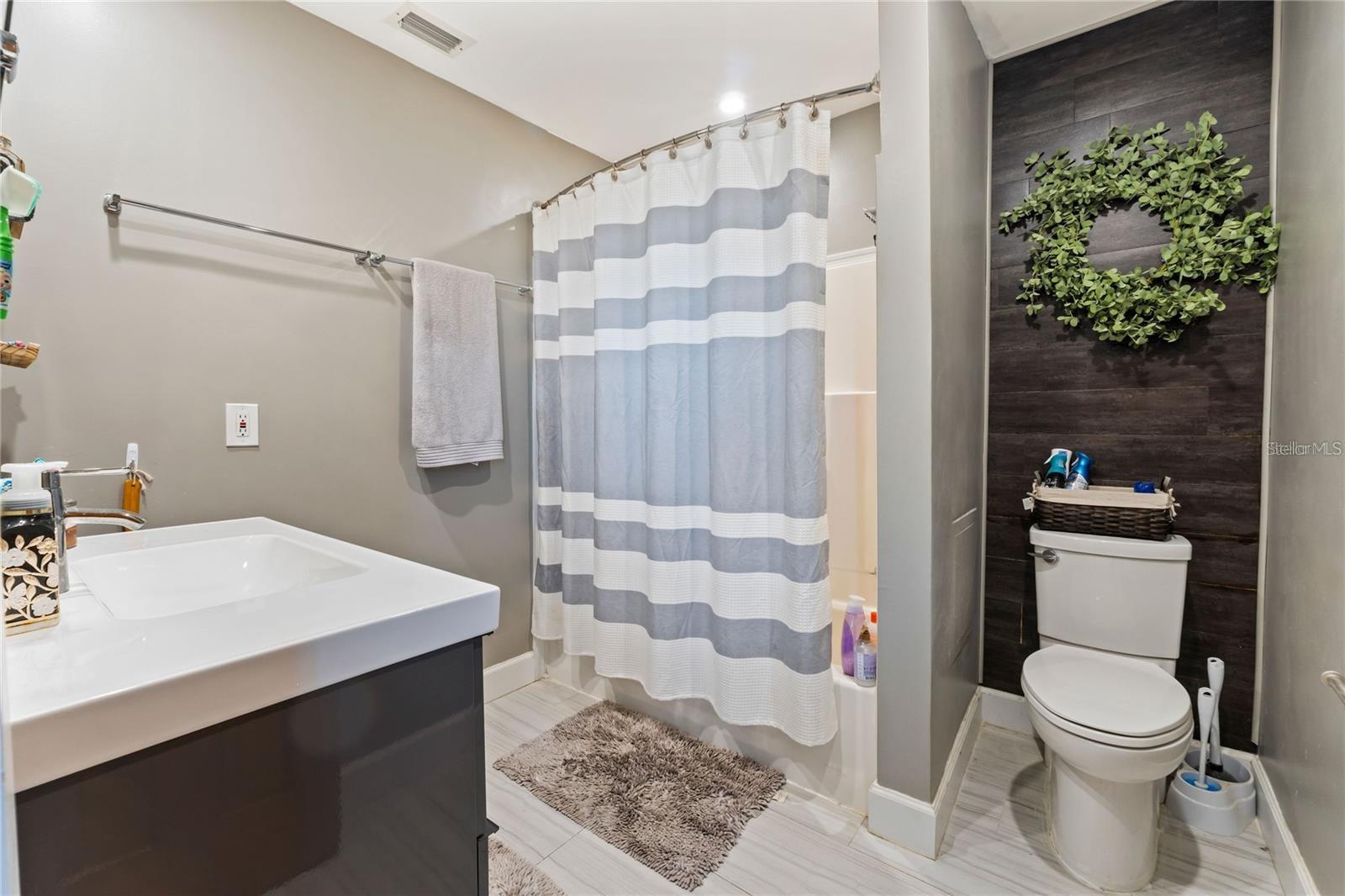 WOODLAND HILLS - Residential