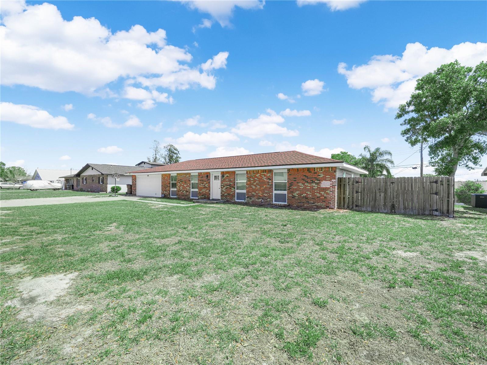 WOODLAND HILLS - Residential