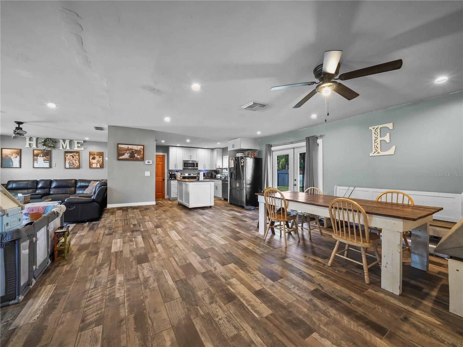 WOODLAND HILLS - Residential