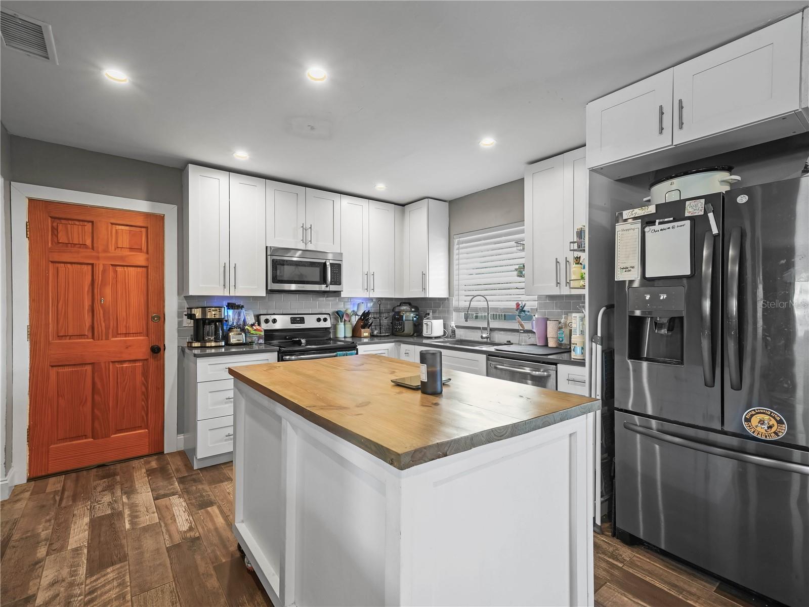 WOODLAND HILLS - Residential