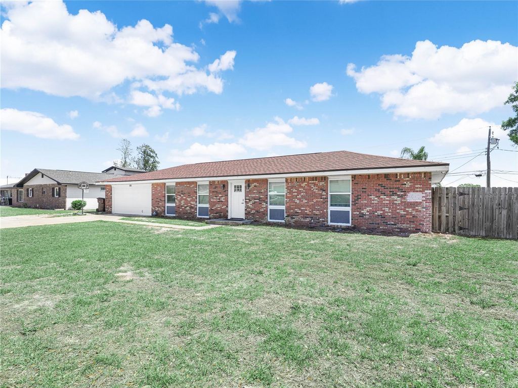 Photo of 828 Brentwood Drive, Lake Wales, FL 33898 (MLS # P4938255)