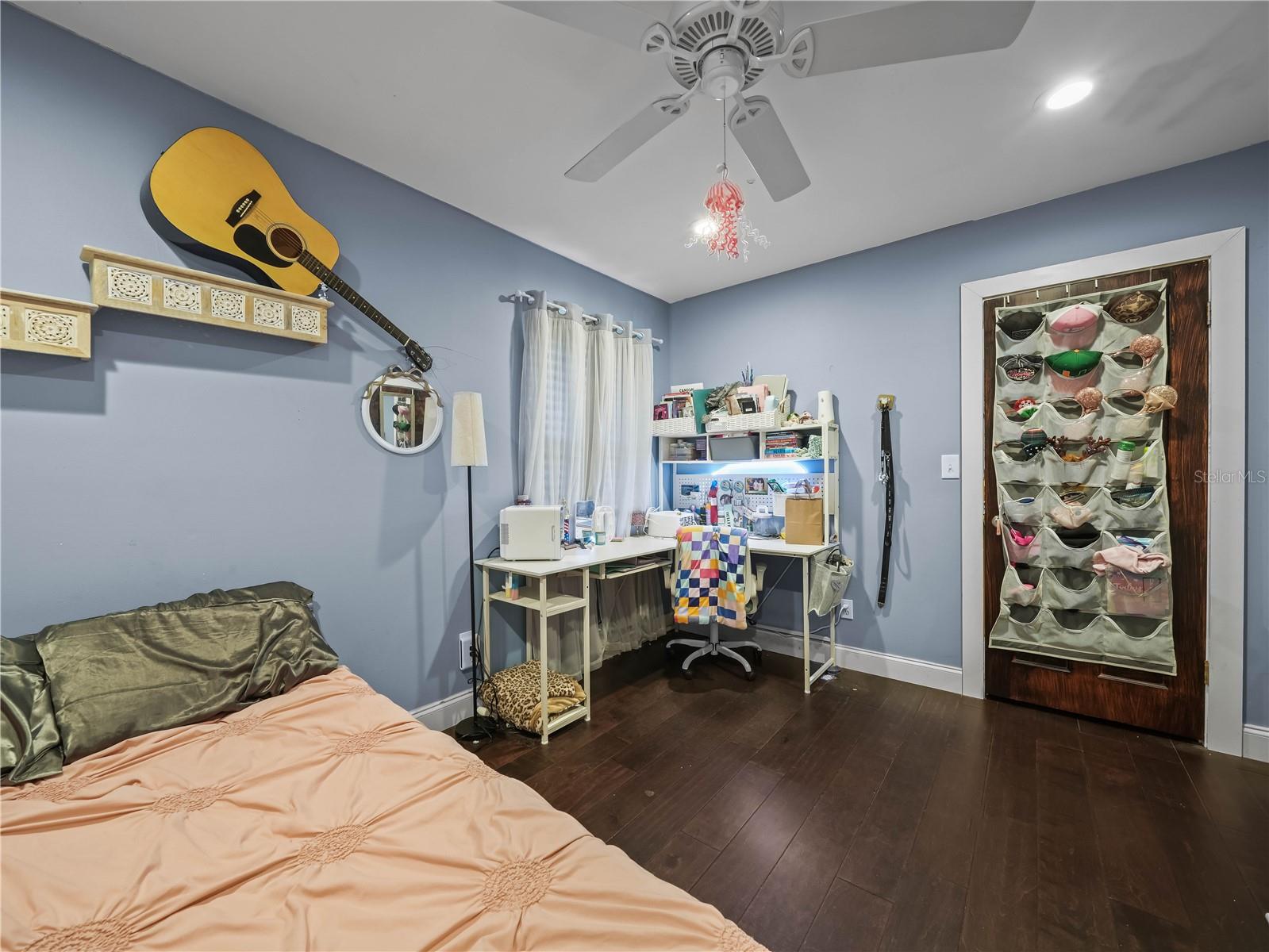 WOODLAND HILLS - Residential