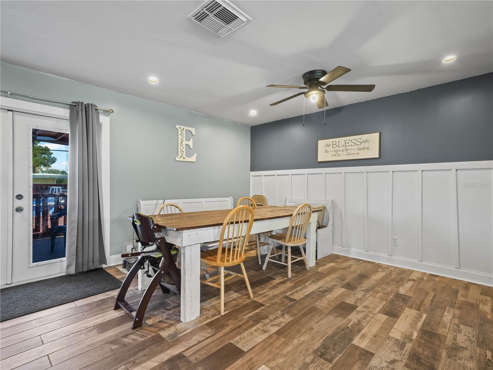 WOODLAND HILLS - Residential