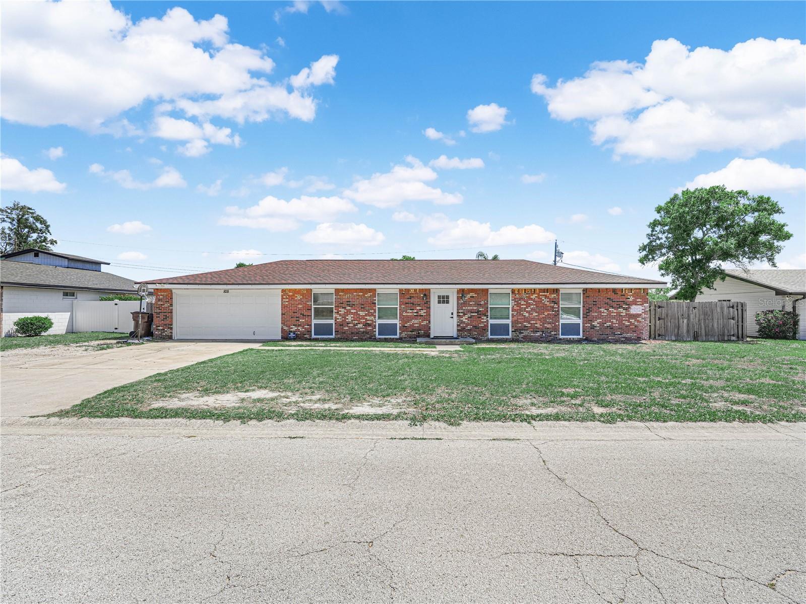 WOODLAND HILLS - Residential