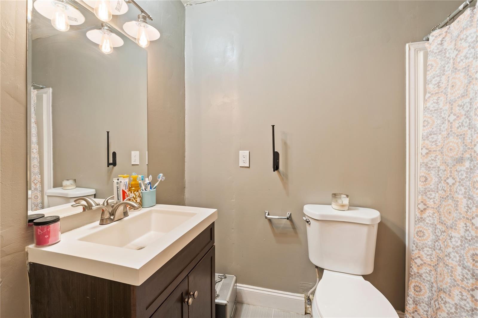 WOODLAND HILLS - Residential