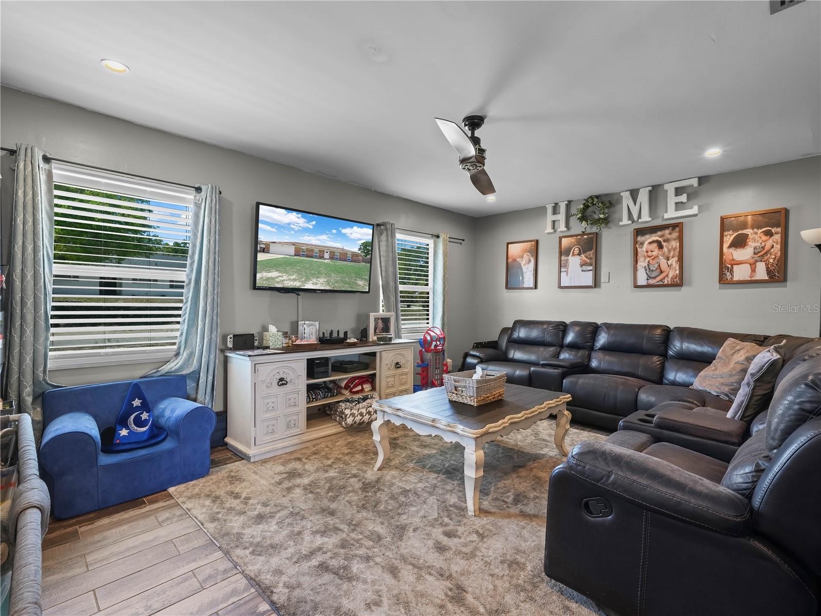 WOODLAND HILLS - Residential