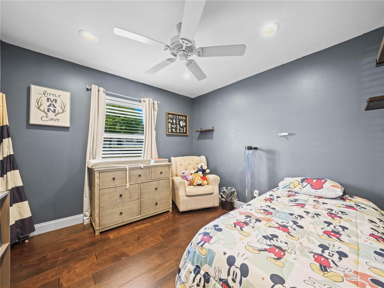 WOODLAND HILLS - Residential