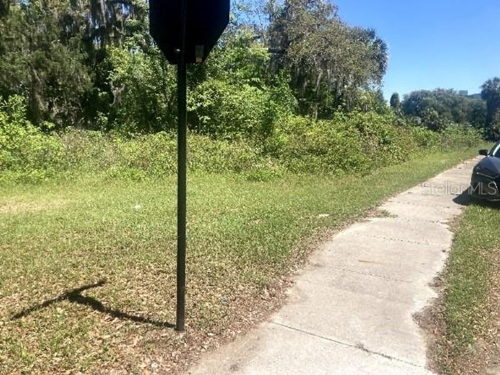 Photo of 605 NW 1st Street, Ocala, FL 34475 (MLS # OM714035)