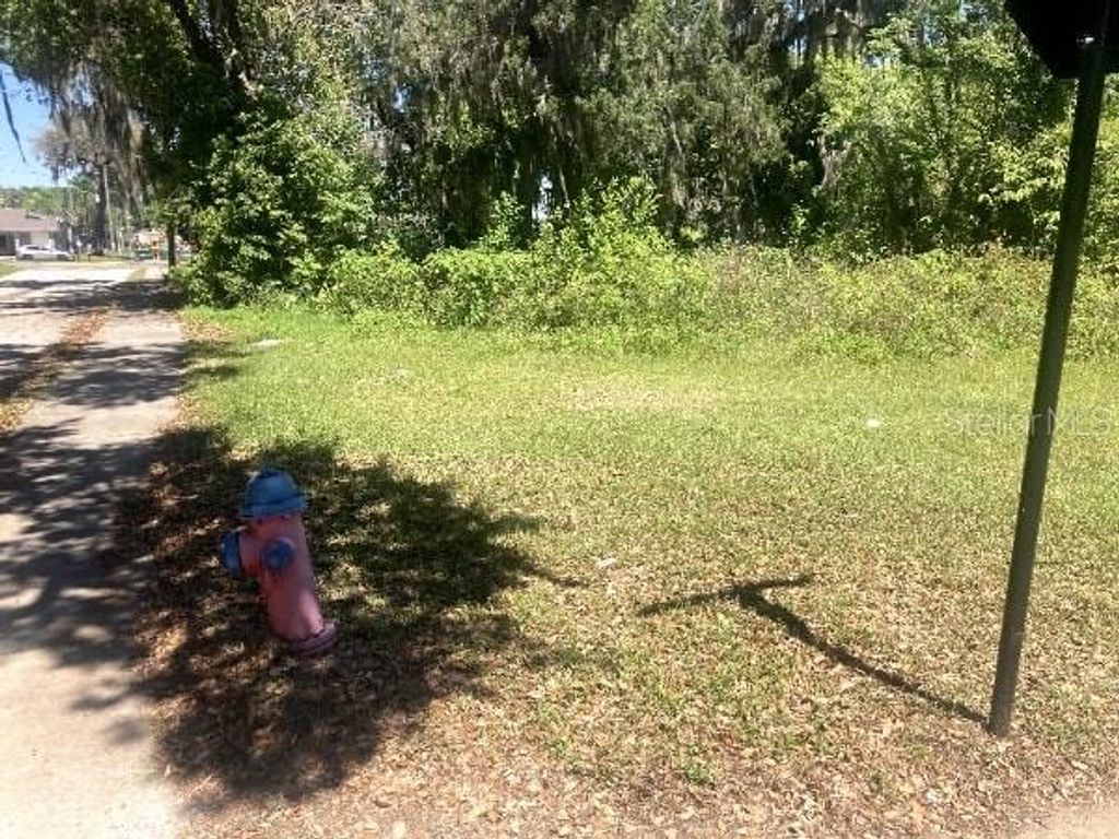 Photo of 605 NW 1st Street, Ocala, FL 34475 (MLS # OM714035)