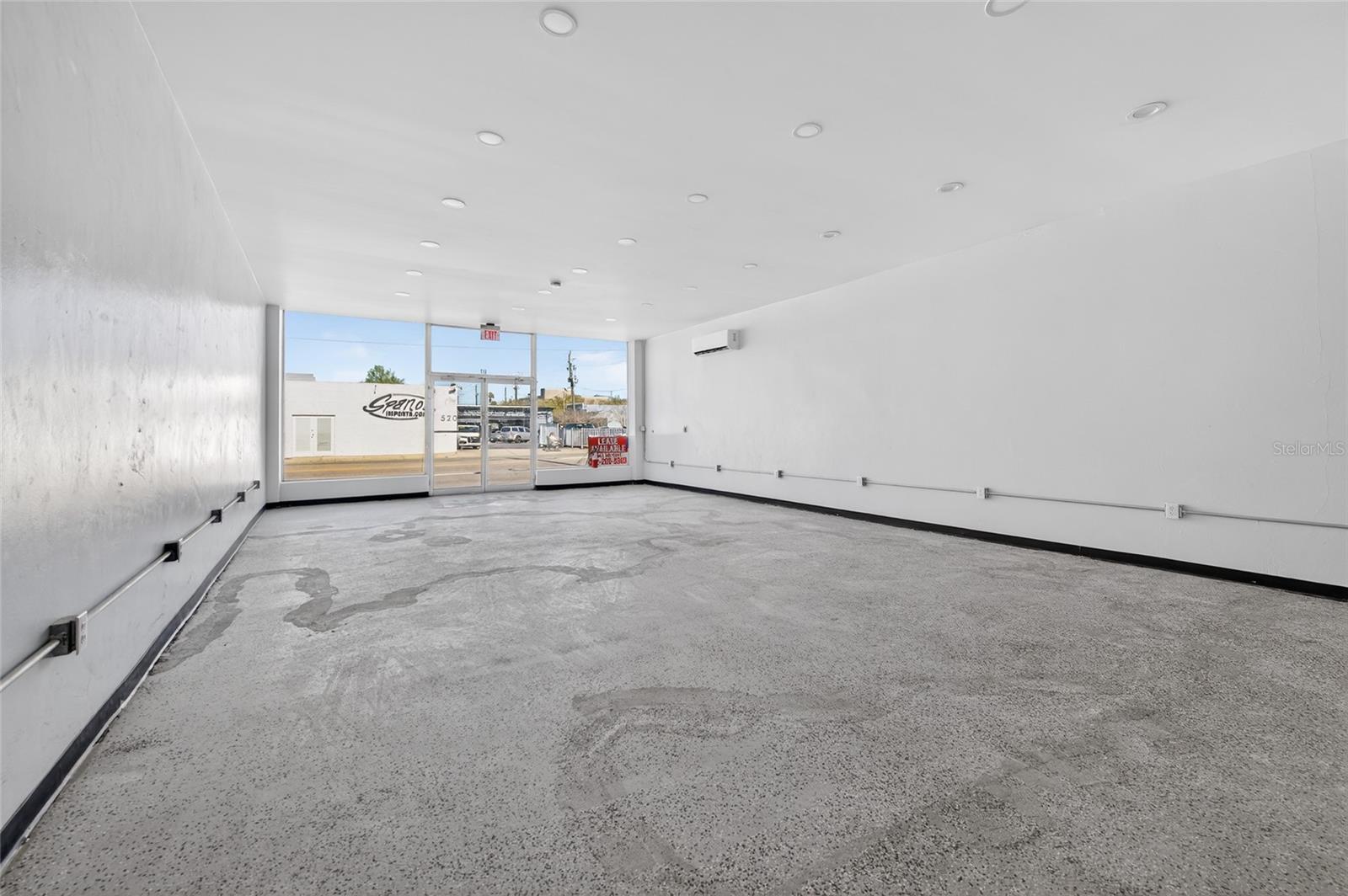 HODGMANS DAYTONA - Commercial Sale