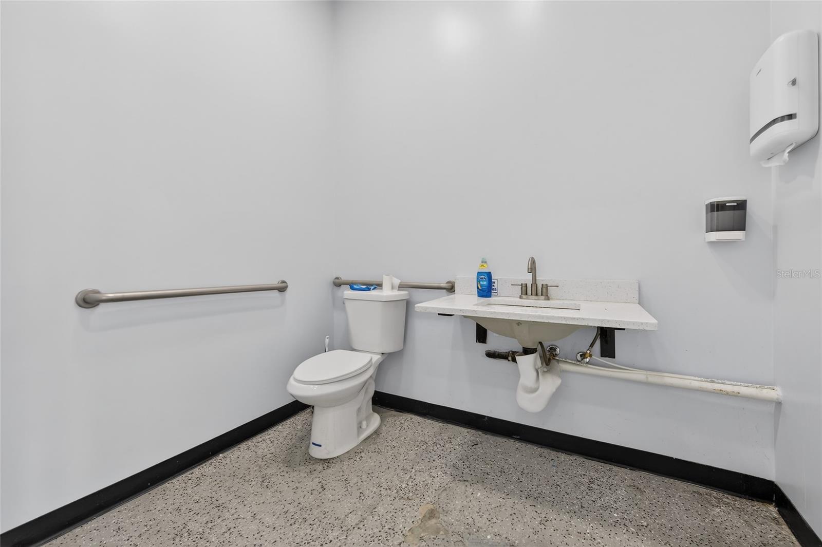 HODGMANS DAYTONA - Commercial Sale