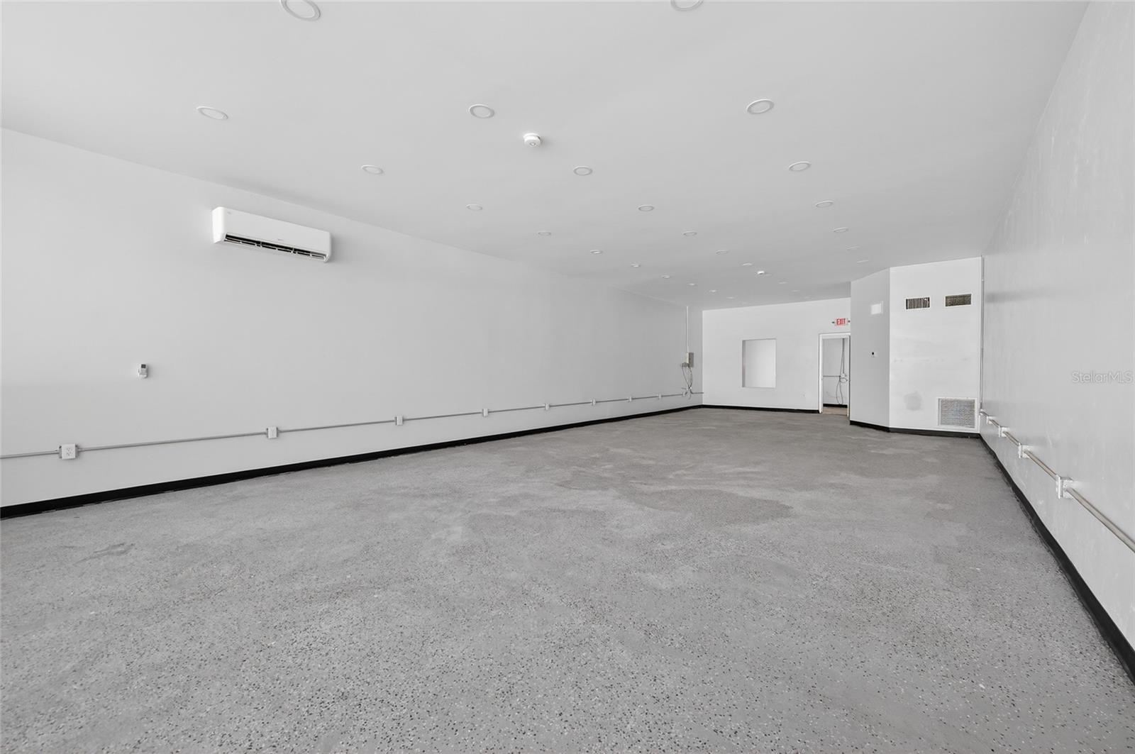 HODGMANS DAYTONA - Commercial Sale