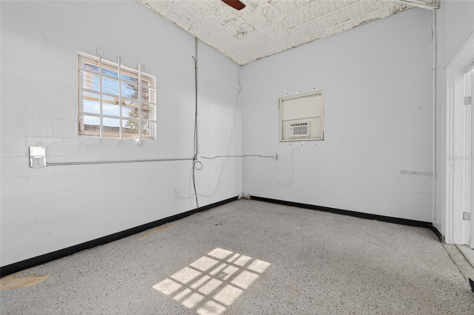 HODGMANS DAYTONA - Commercial Sale