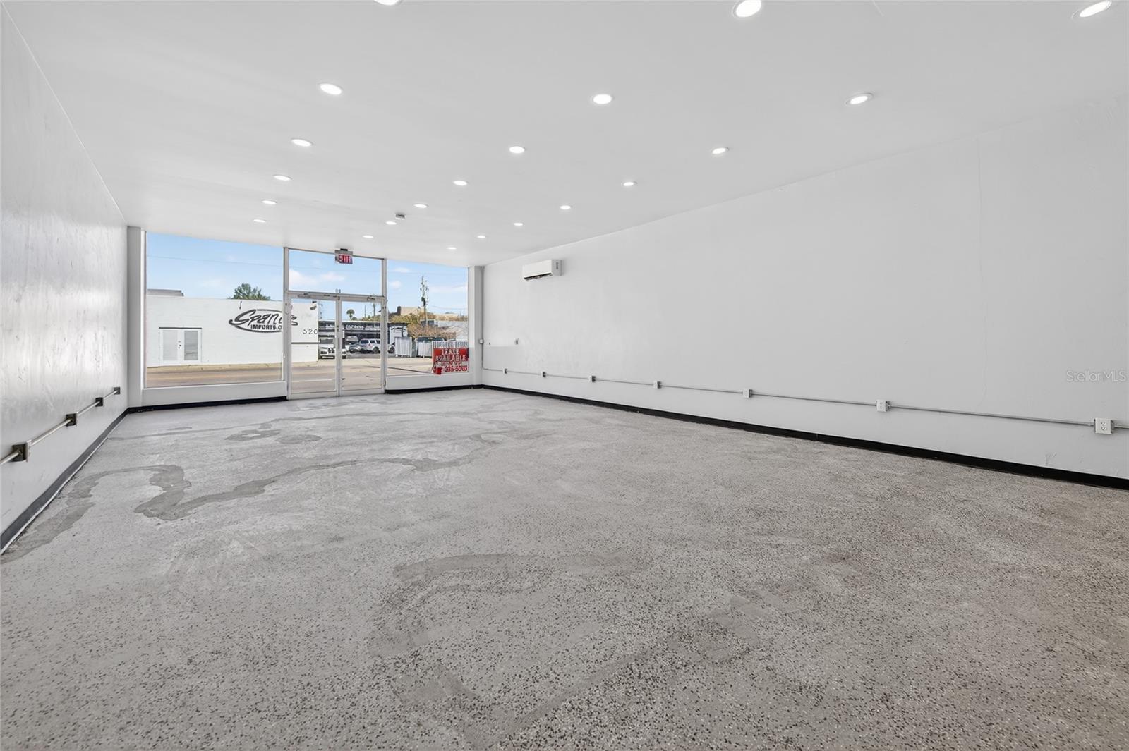 HODGMANS DAYTONA - Commercial Sale