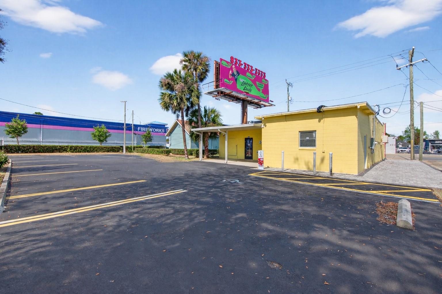 HODGMANS DAYTONA - Commercial Sale