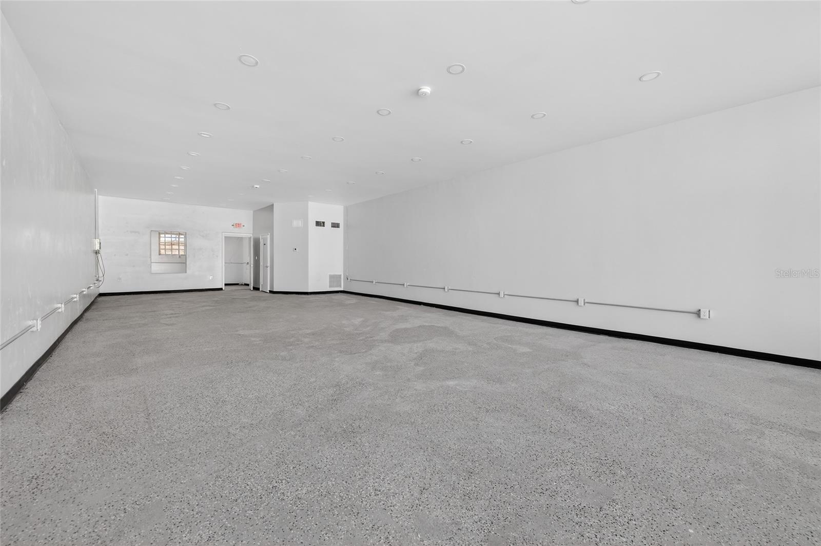 HODGMANS DAYTONA - Commercial Sale