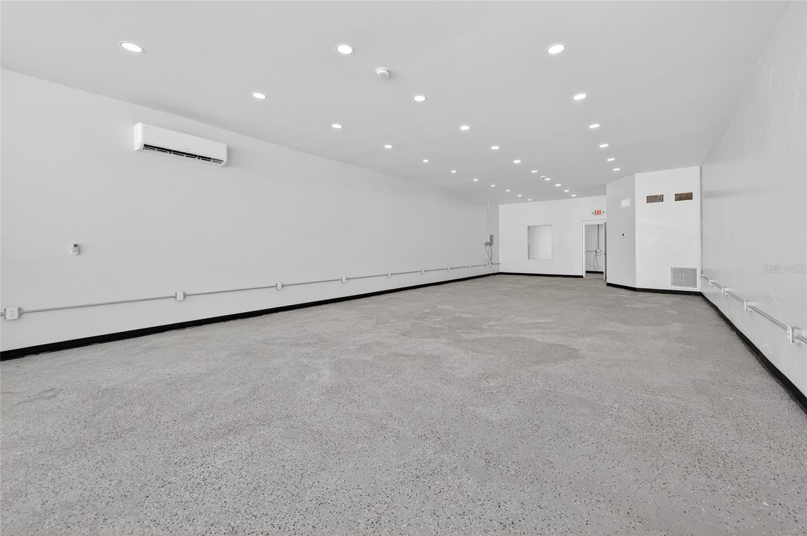 HODGMANS DAYTONA - Commercial Sale