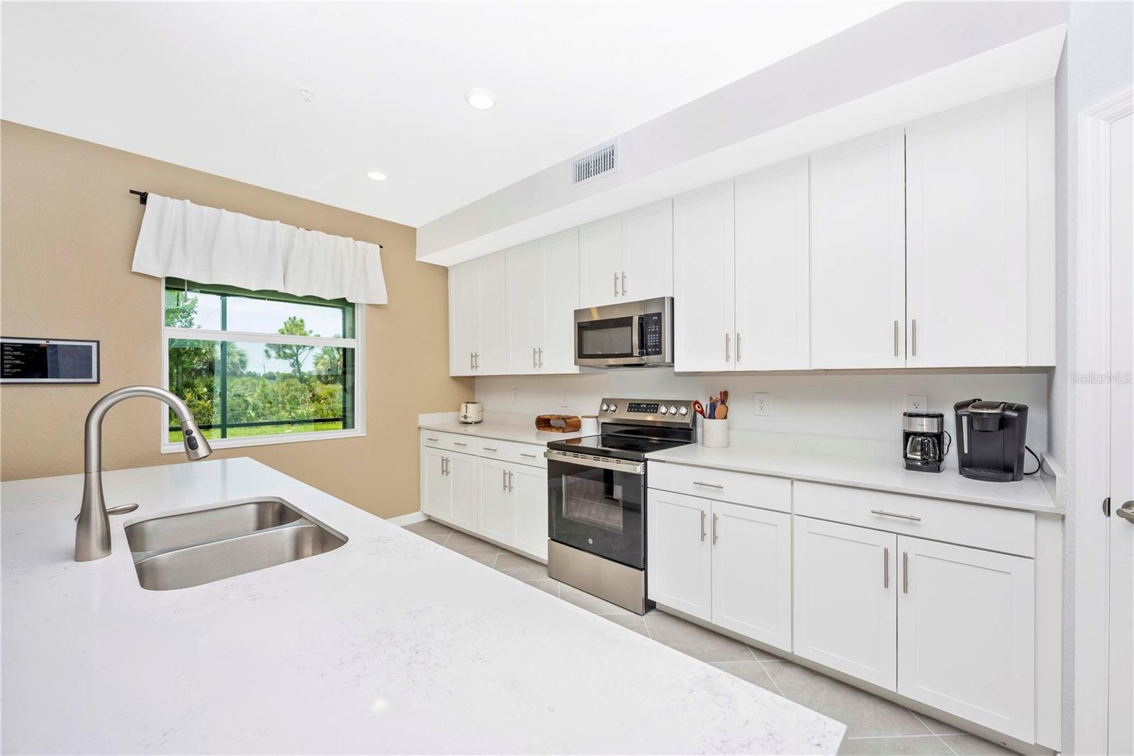 WELLEN PARK GOLF & COUNTRY CLUB - Residential Lease
